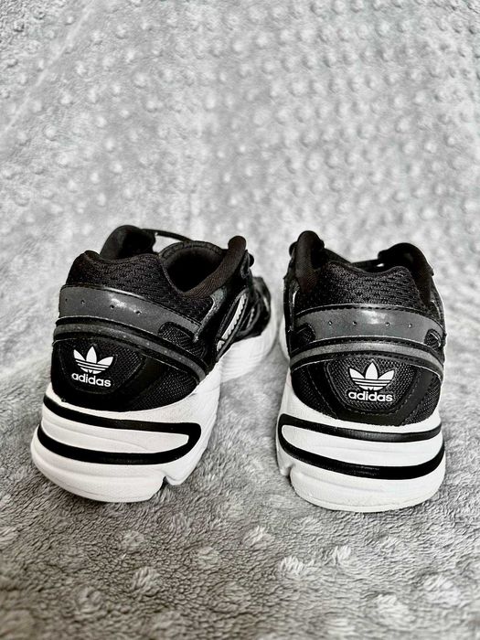 Adidas Astir SN W | Black | Size 39 1/3 | Very Good Condition