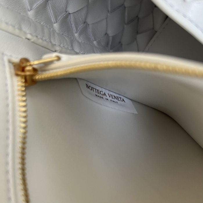 Geanta Bottega Veneta Andiamo 29 cm alb, Premium