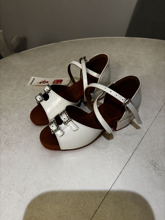 Продаю новые бальные туфли