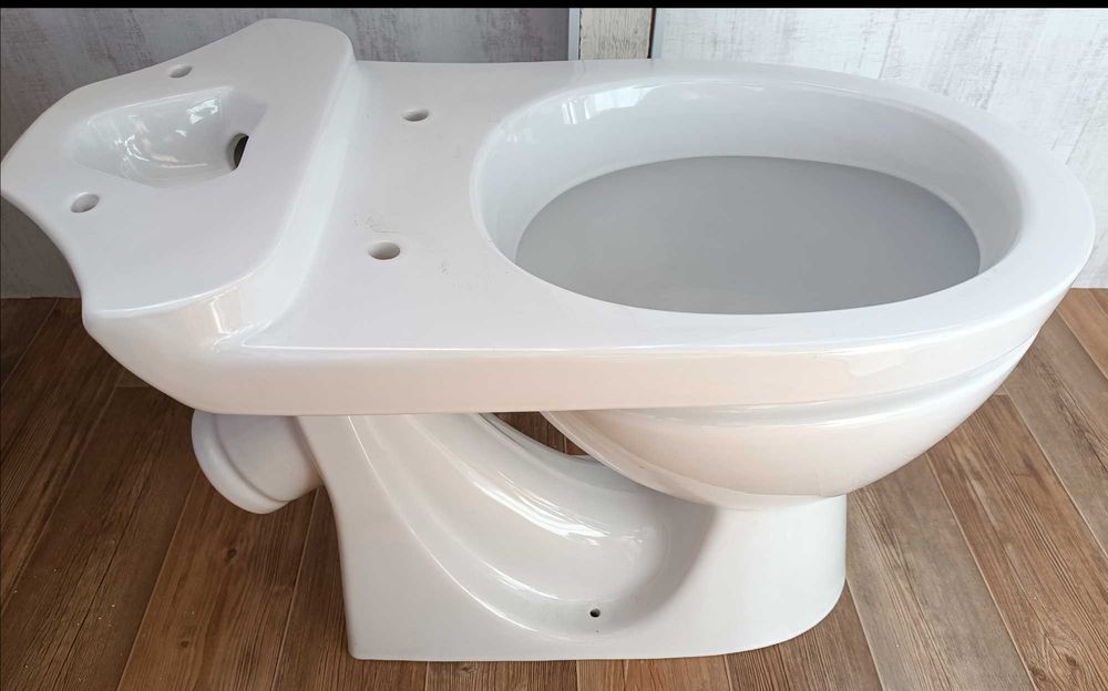 Продам унитаз с крышкой