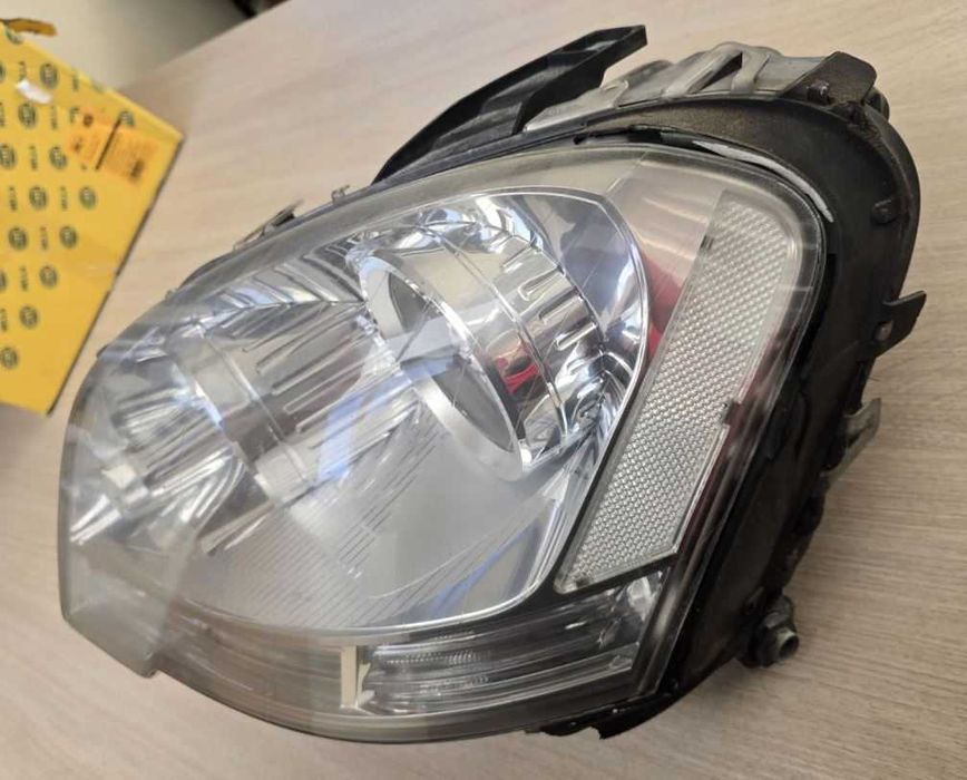 ЛЯВ фар  за Мерцедес ML320