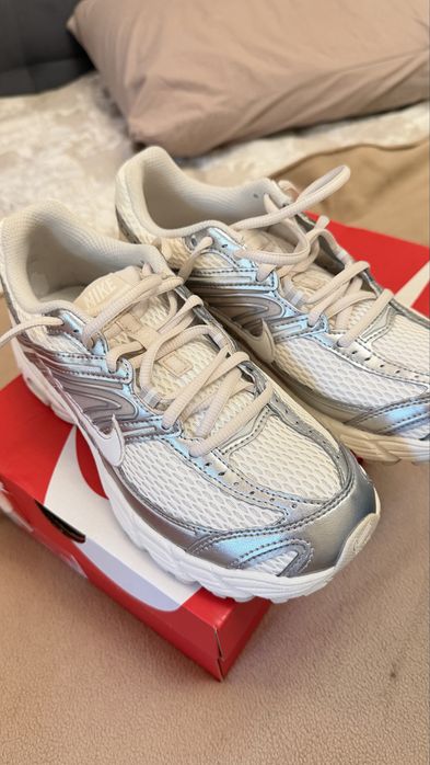 Продам кроссовки Nike Air Max Moto 2k, оригинал