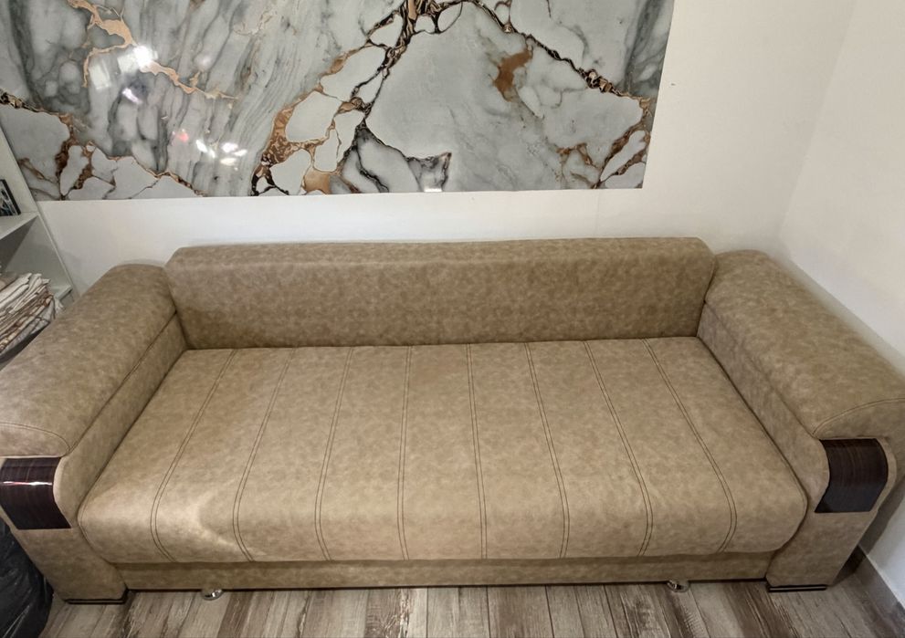 Canapea extensibila cu lada de depozitare