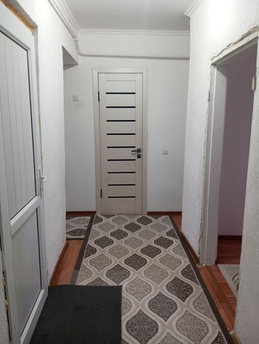 Тез арада екі бөлмелі үй сатылады .