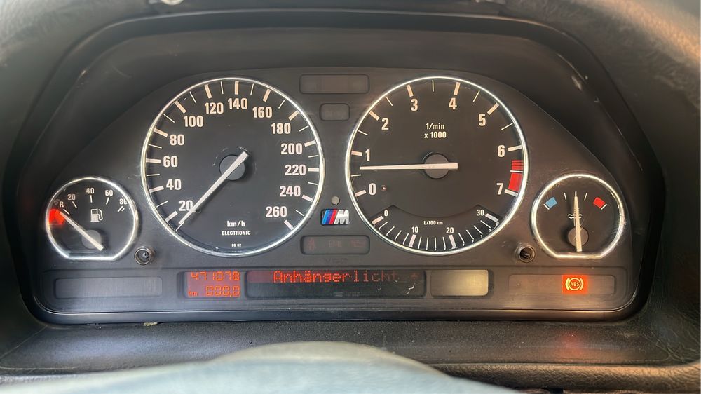 В продаже двигатель м50  низ 2.5 верх 2