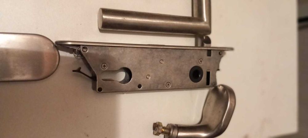 Broască ; set complet de înaltă calitate pentru uși de intrare in casă