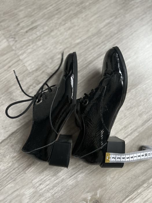 Дамски лачени обувки