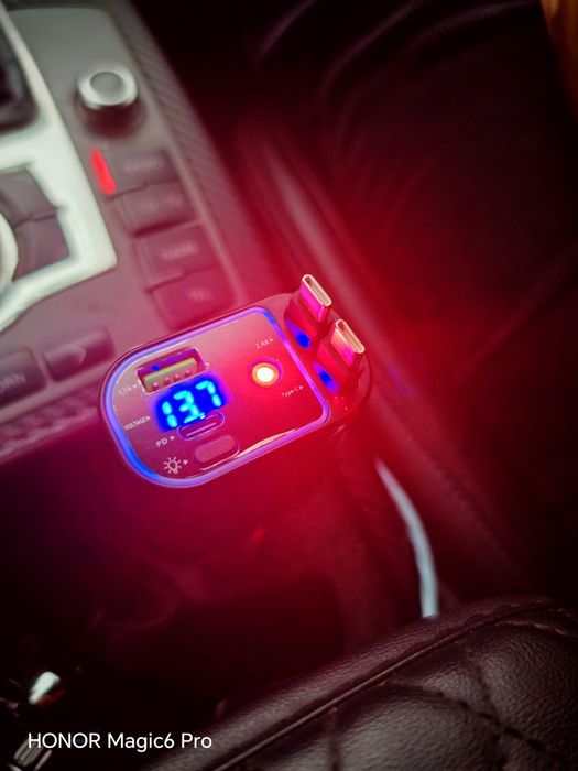 Încărcător auto retractabil Preț promoțional! cu lumini plafon Nou