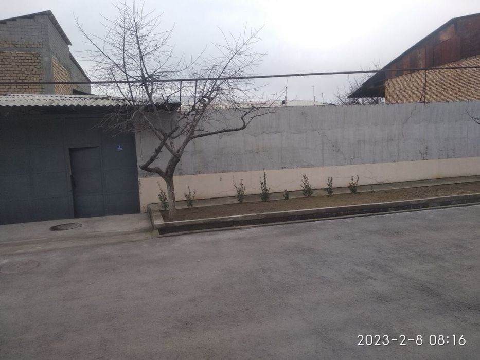 Srochna sotiladi yarmi 3.5 sotix