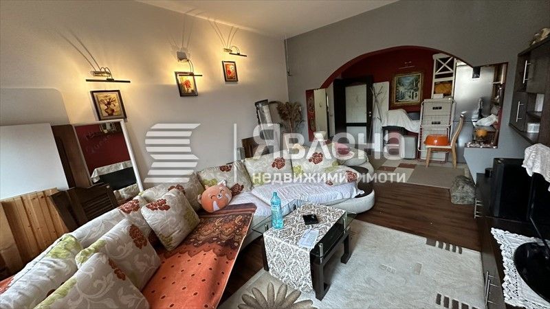 Тристаен апартамент в Перник, кв. Изток