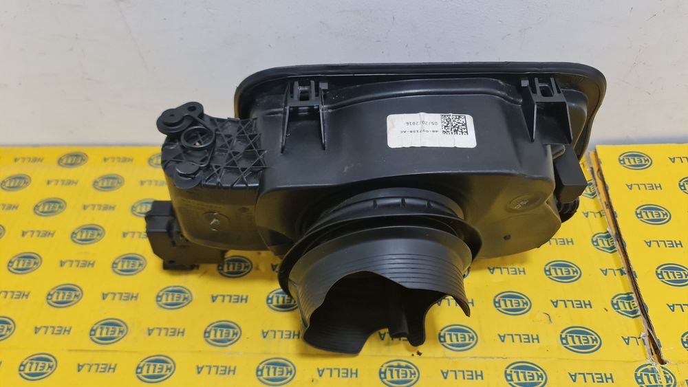 Clapeta capac bușon rezervor alimentare BMW X3 F25 7213035
Pe