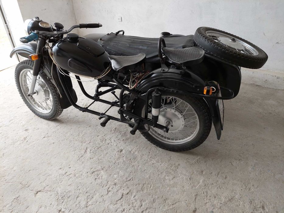 Мотоцикл модель Днепр К-750 год 1963