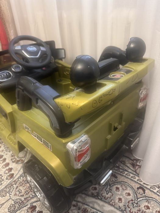 Продам машинку детскую