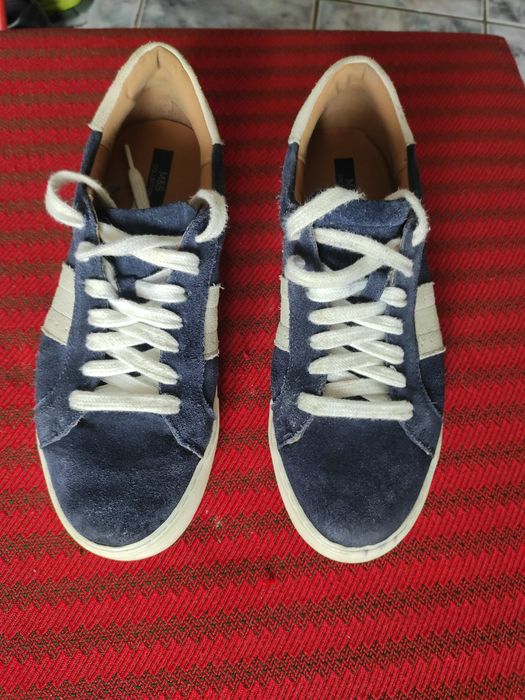 Adidași din piele numărul 40, ușori, practici, comozi
