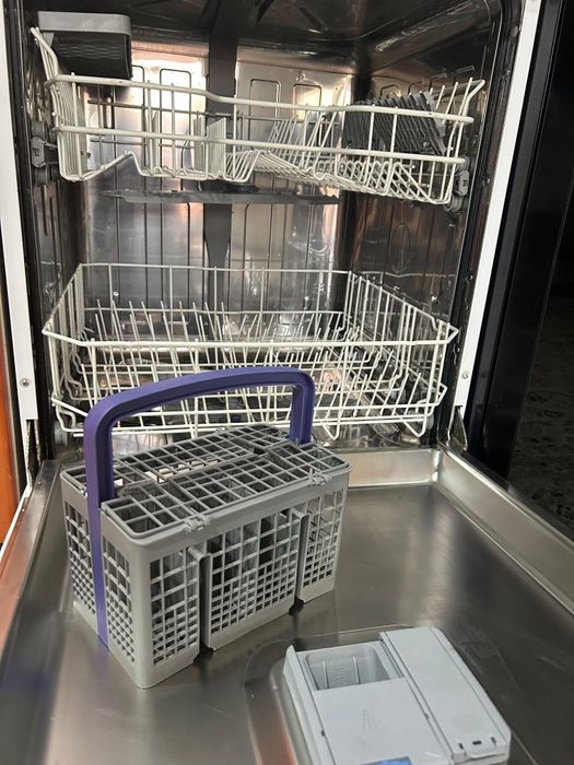 Продам посудомоечную машину