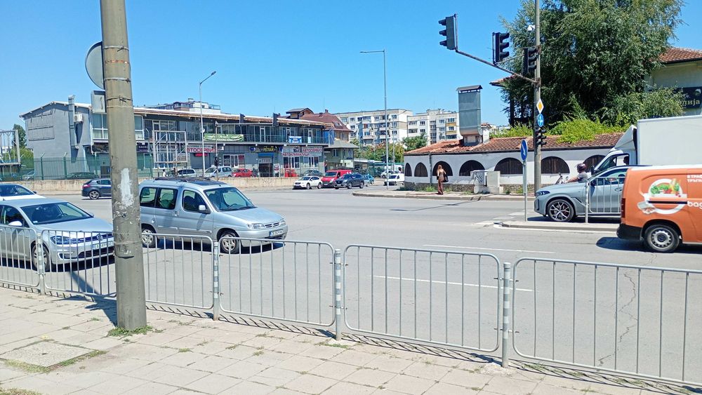 Продава АТЕЛИЕ в Люлин Център