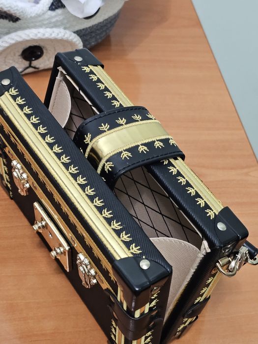 Продам женскую сумку