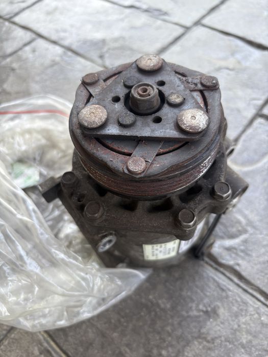 Compresor AC Mitsubishi AKC200A083A