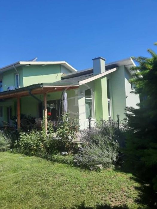 Реф. 2363 Двуетажна Обзаведена Къща / Брестник