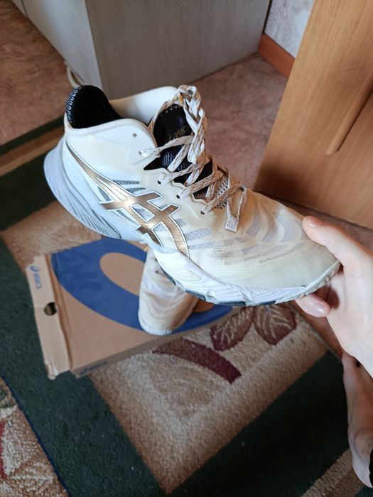 ASICS красовки для волибола