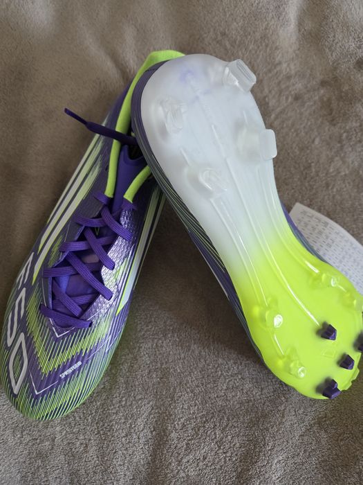 Vand ghete de fotbal Adidas