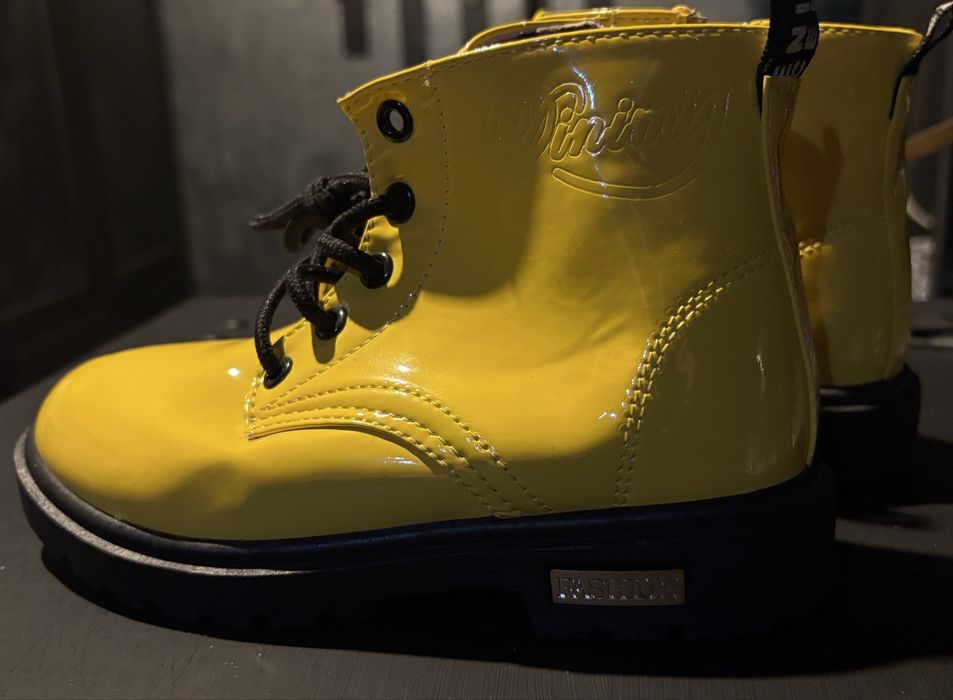 Детски лачени обувки - тип кубинки