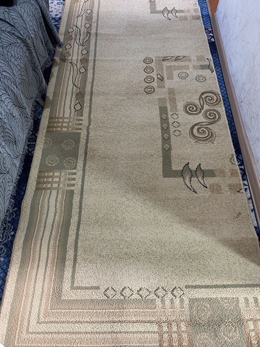 Продам ковер в хорошем состоянии