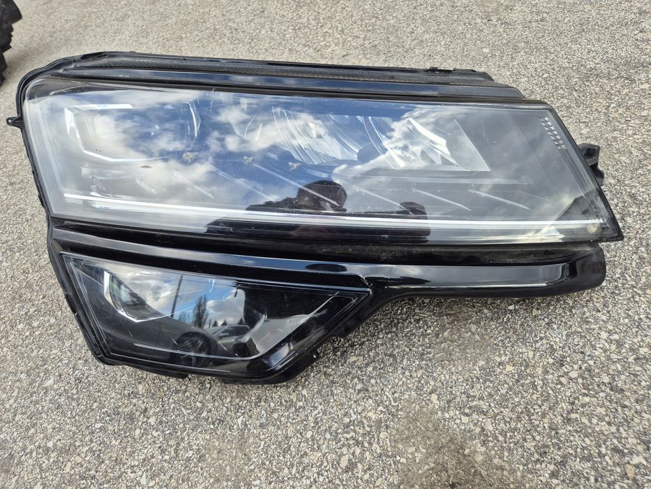 Десен фар Skoda Karoq Шкода фарове