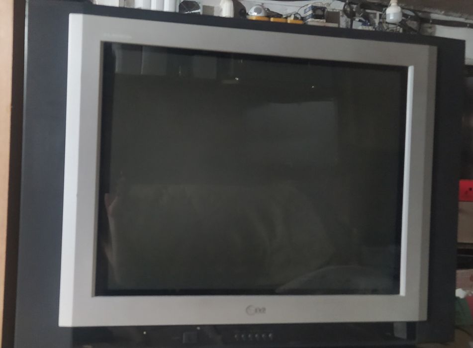 Продам телевизор LG