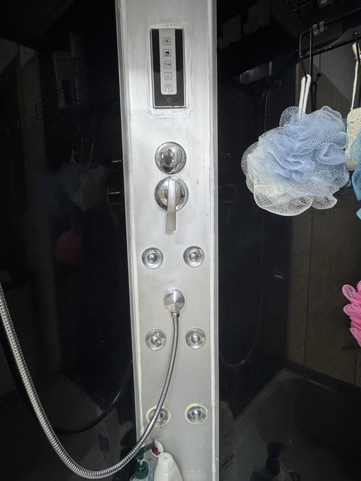 Cabina de dus cu hidromasaj