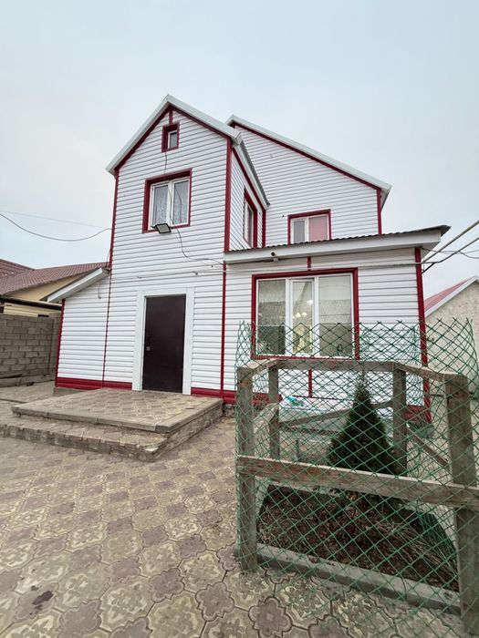 Продается  двухуровневый дом.