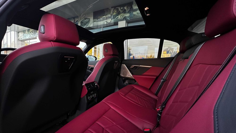 Продам новый BMW i5 xDrive 40 с гаранитией 8 лет + подарок