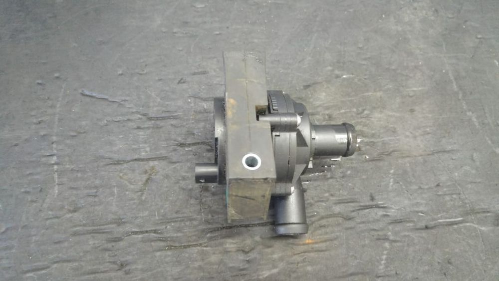 Pompa recirculare apa 1.0 b vw t-roc vw golf 7 skoda octavia 3 audi a3 8v 5q0965567