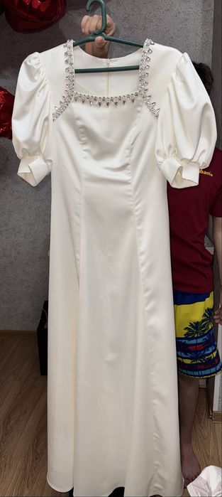 Платья на выпускной носила всего один раз.