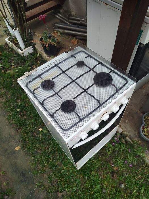 Vând aragaz  stare buna de functionare