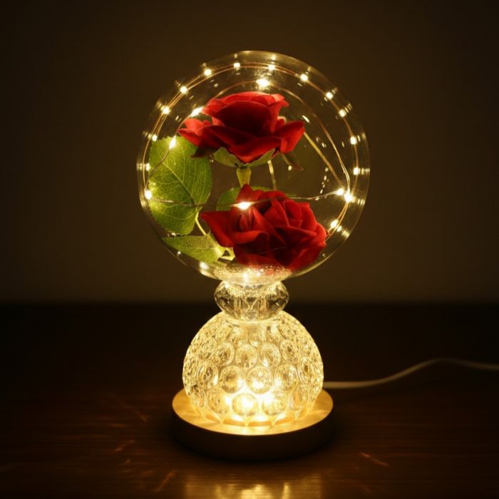 Лампа с вечни рози и топла LED светлина – подарък, който не увяхва