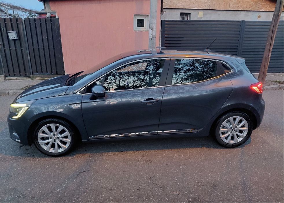 Renault Clio 1.6 E-Tech Hybrid Automat