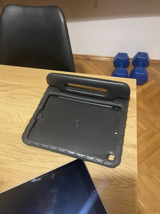 Ipad air 2 cellular 64 gb + подарък протектор за малко дете