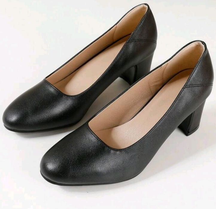 Нови кожени обувки на ток-33 номер