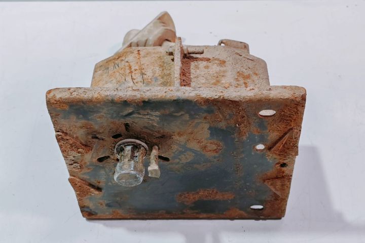 Macara roata rezerva Volkswagen VW Sharan prima generatie