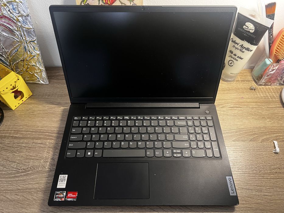 Laptop Lenovo, 15,6’’, Ryzen 3 5425U, 12GB RAM, Windows 11 Pro