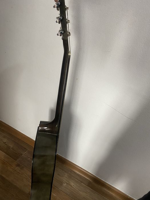 Акустическая гитара