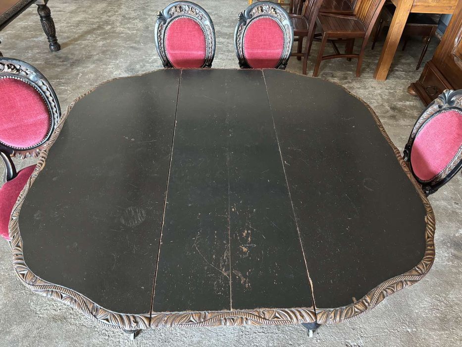 Антикварна дъбова, разтегателна трапезна маса с шест стола