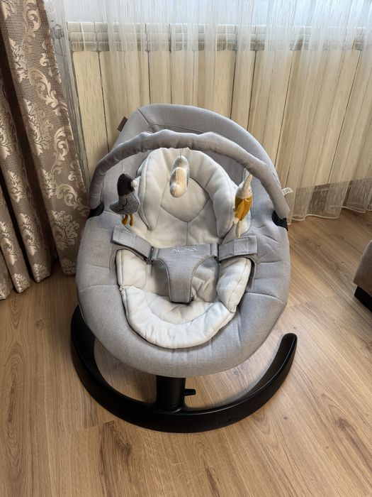 Leagăn bebe Nuna Leaf Grow + arc jucării, stare impecabilă