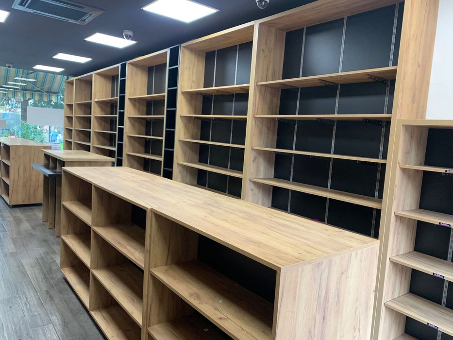 Цялостно оборудване за магазин- стелажи в 3 размера и щанд/каса