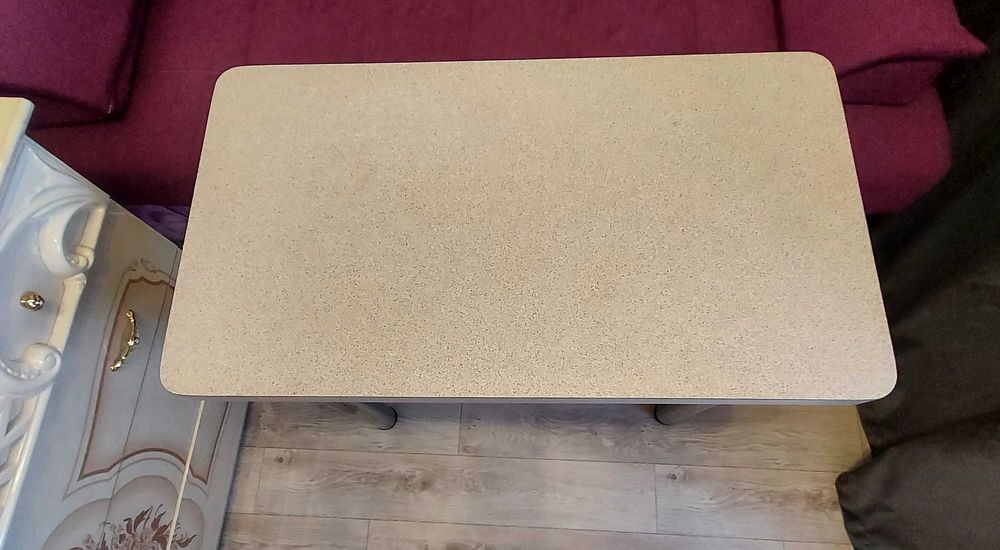 Стол кухонный 6000тг.