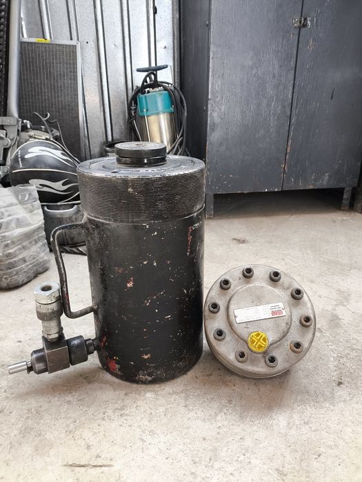 Домкрат 100Т с насосом