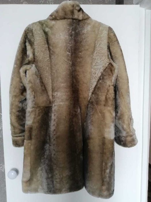 Продам мутоновую шубу