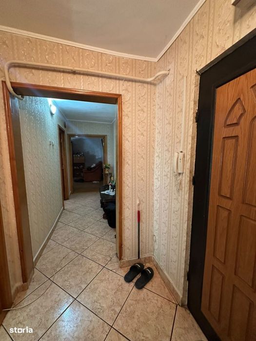 - Buzaului B-uri! Apartament 3 camere, etaj 2.