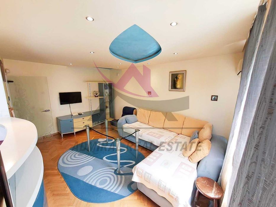 Дава се под наем Тристаен апартамент в Варна, Колхозен пазар - 90 кв.м за 650 € - Снимка #1